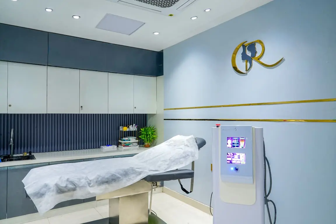 Procedure Room – Scarlet RF Microneedling Machine